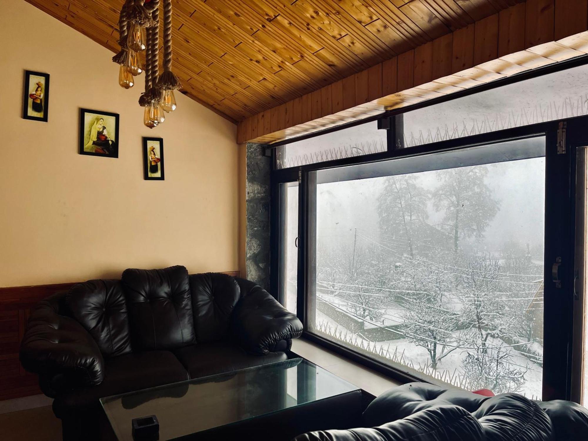 Fluestern Hostel And Cafe Nagar  Ngoại thất bức ảnh