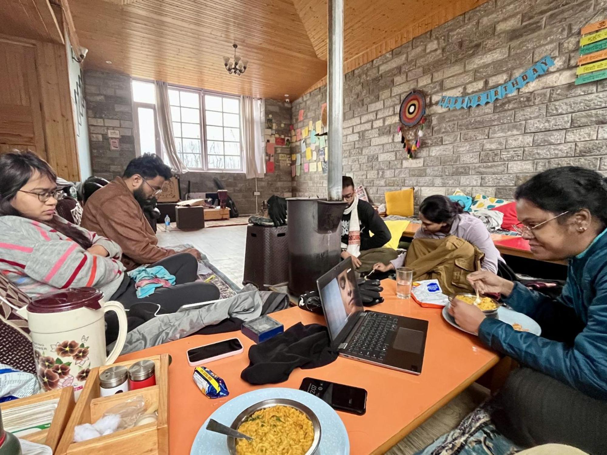 Fluestern Hostel And Cafe Nagar  Ngoại thất bức ảnh