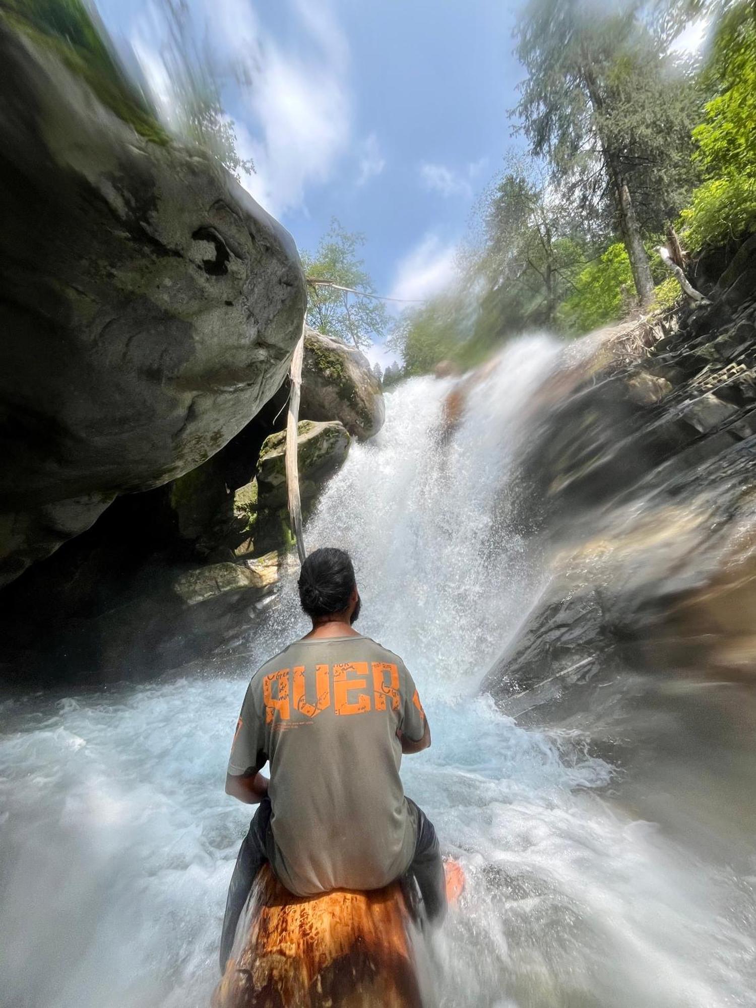 Fluestern Hostel And Cafe Nagar  Ngoại thất bức ảnh