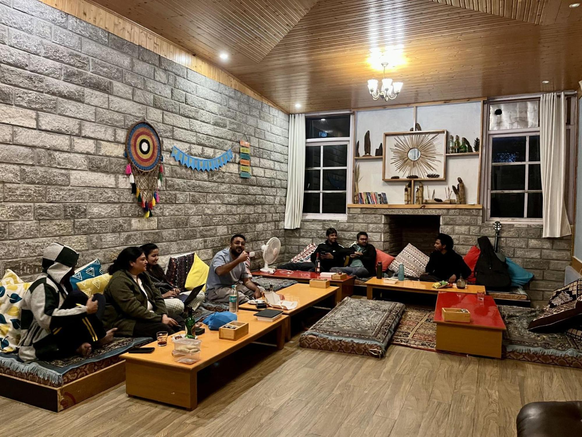 Fluestern Hostel And Cafe Nagar  Ngoại thất bức ảnh