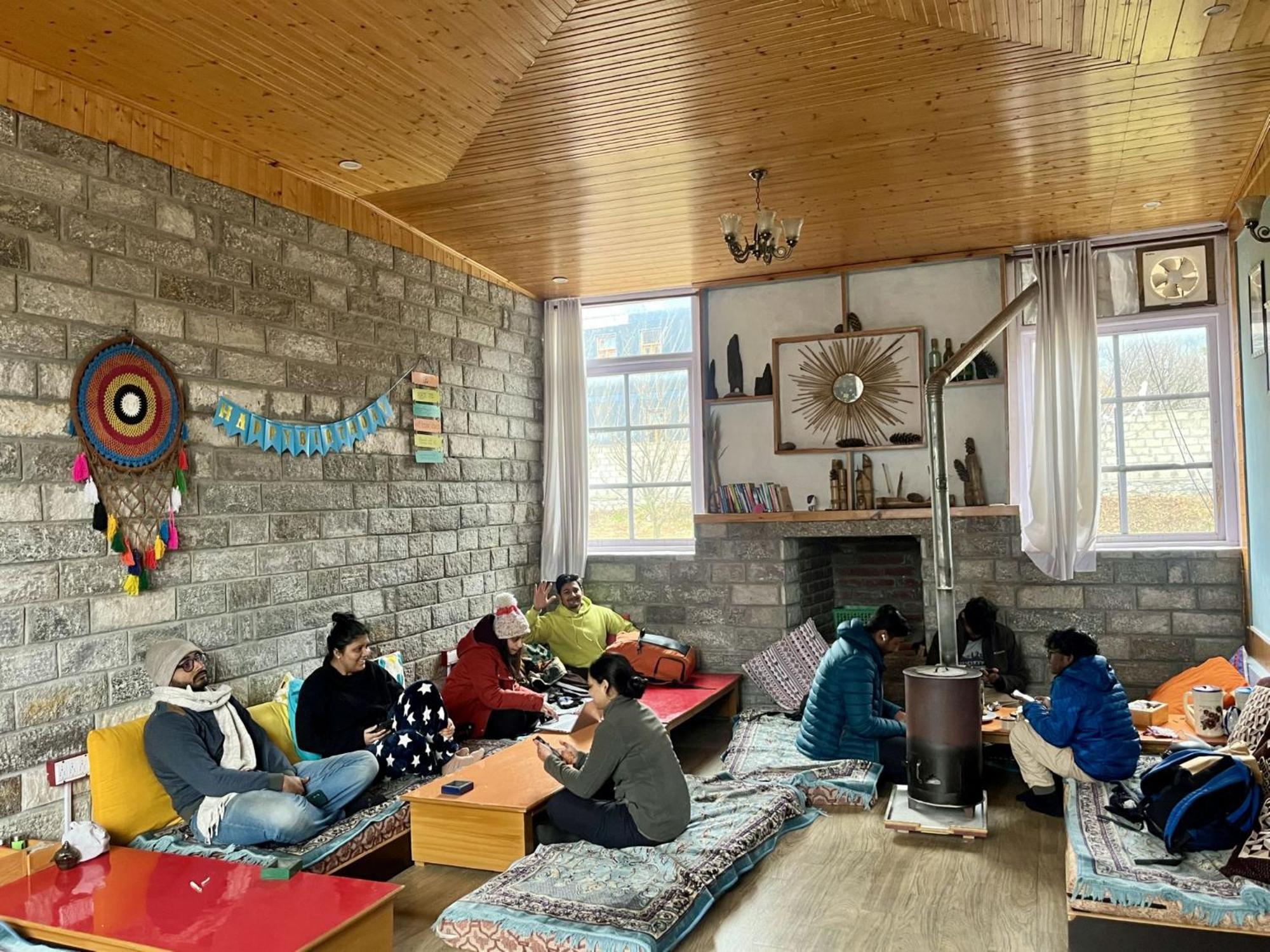 Fluestern Hostel And Cafe Nagar  Ngoại thất bức ảnh